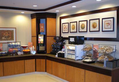 Fairfield Inn & Suites Woodbridge Avenel Restaurant bilde