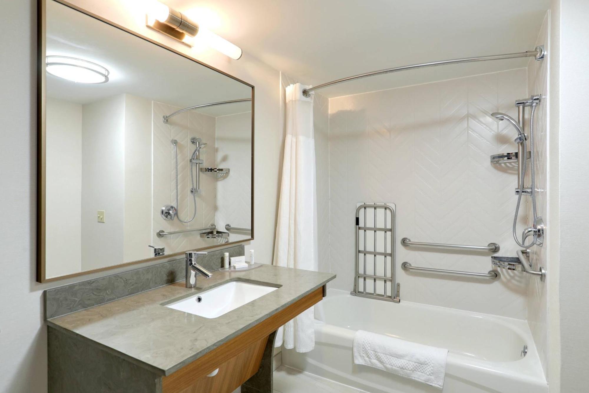 Fairfield Inn & Suites Woodbridge Avenel Eksteriør bilde