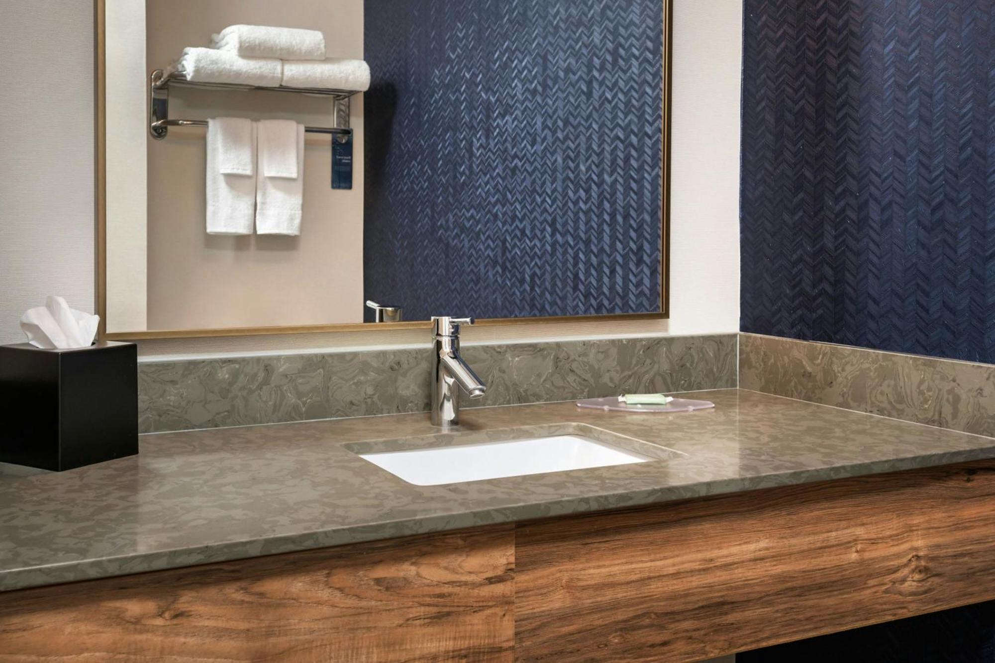 Fairfield Inn & Suites Woodbridge Avenel Eksteriør bilde