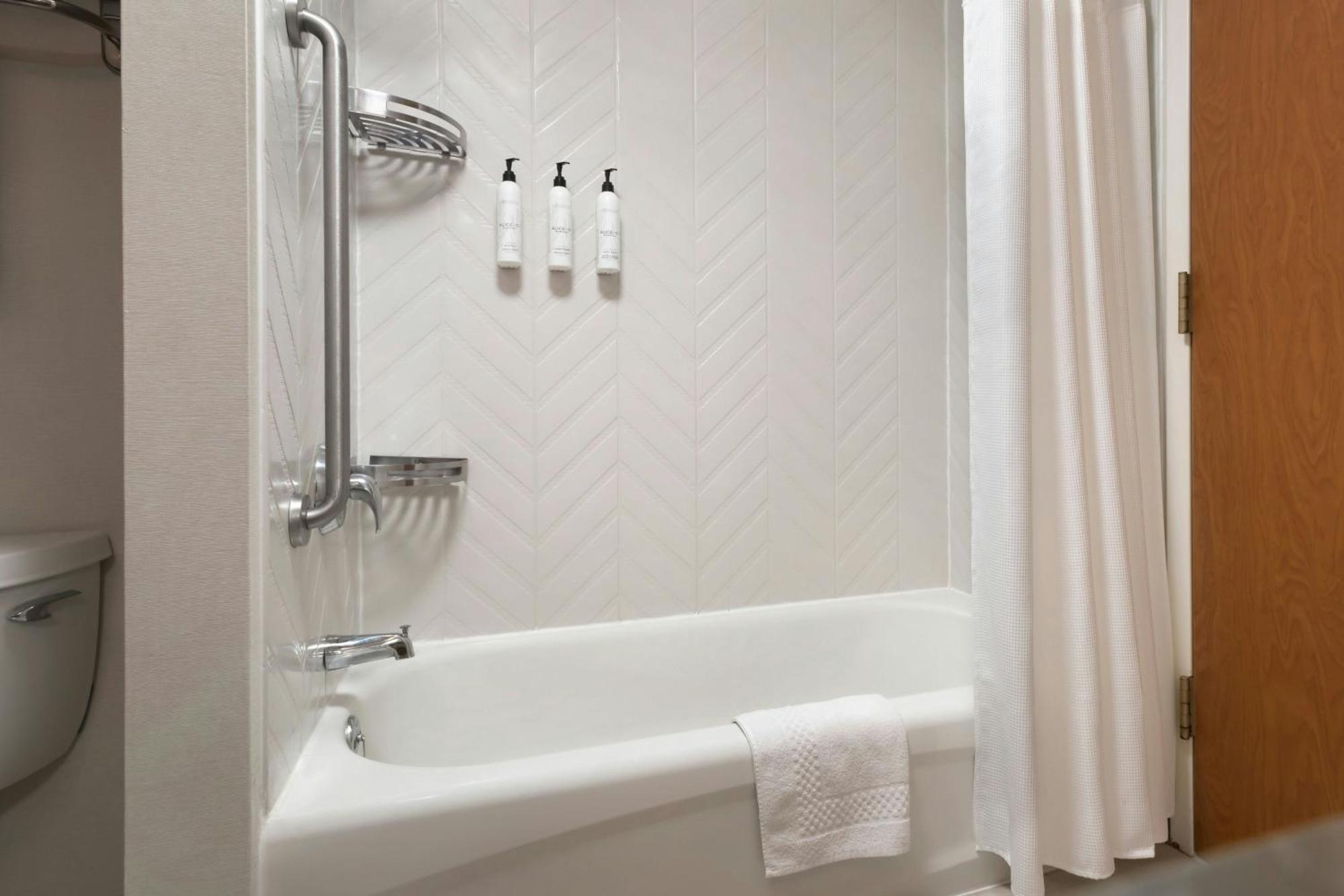 Fairfield Inn & Suites Woodbridge Avenel Eksteriør bilde